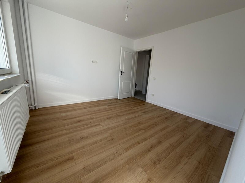 Titan, parcul Titanii, pe Zavideni, 10 minute metrou, renovat complet