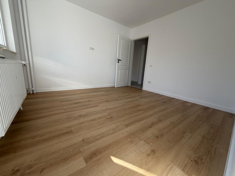 Titan, parcul Titanii, pe Zavideni, 10 minute metrou, renovat complet