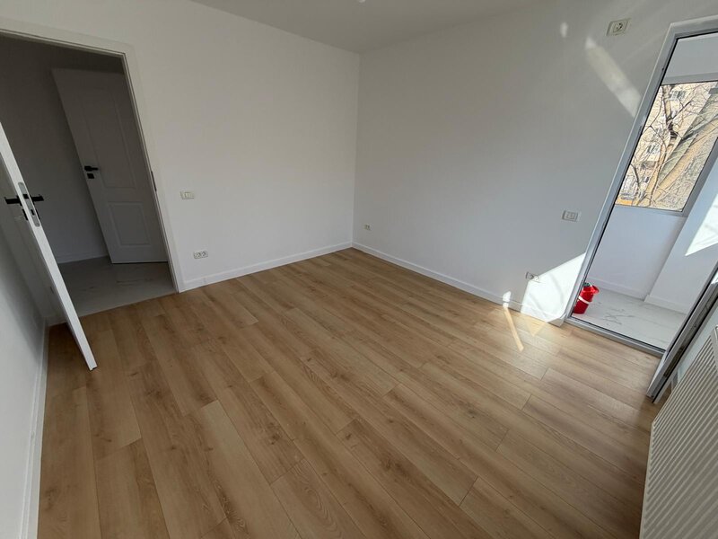 Titan, parcul Titanii, pe Zavideni, 10 minute metrou, renovat complet