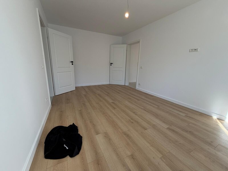 Titan, parcul Titanii, pe Zavideni, 10 minute metrou, renovat complet